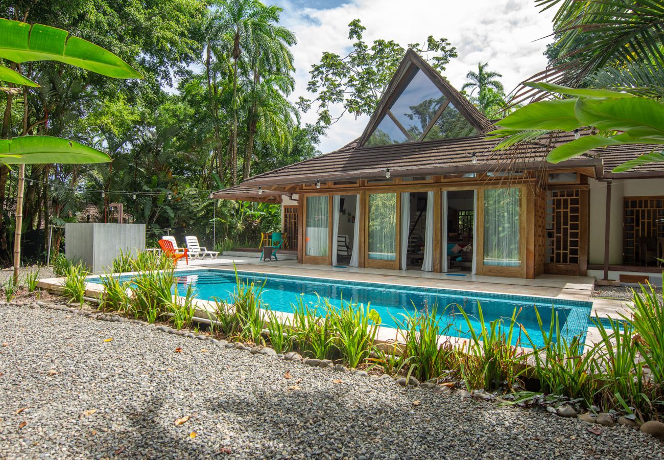 Casa en Playa Chiquita - Casa Ambar 