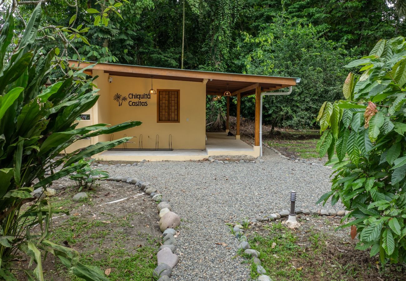 Bungalow en Playa Chiquita - Macaw Chiquita Beach Casitas 