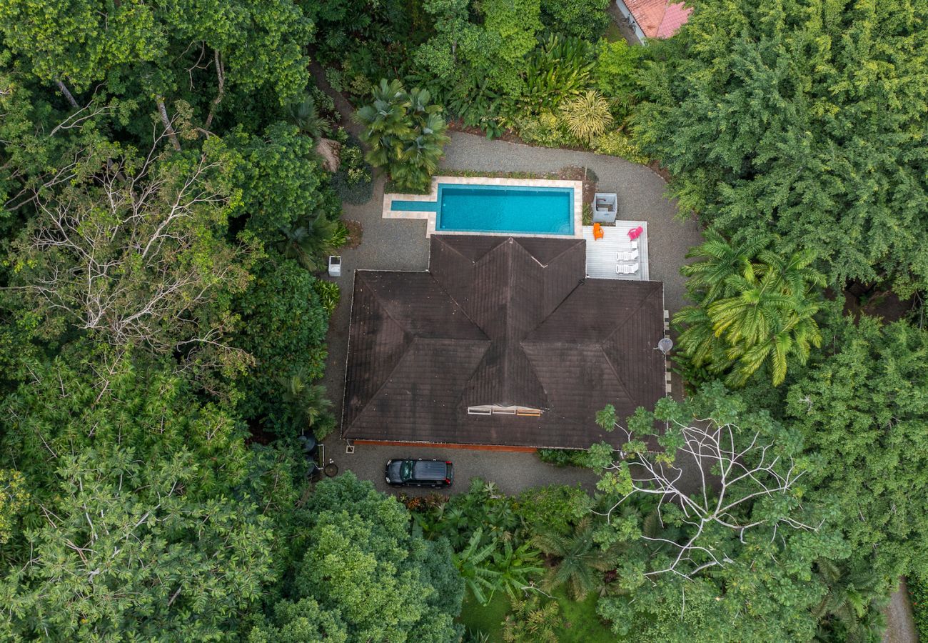 Ferienhaus in Playa Chiquita - Deluxe Pool Jungle Beach Haus - Casa Ambar